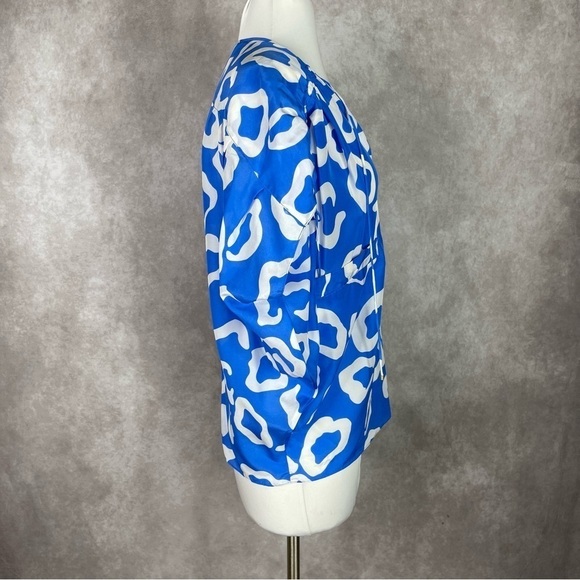 Diane Von Furstenberg DVF Cascadia Animal Print Silk Blouse In Blue Women's Sz 0 - Picture 6 of 8